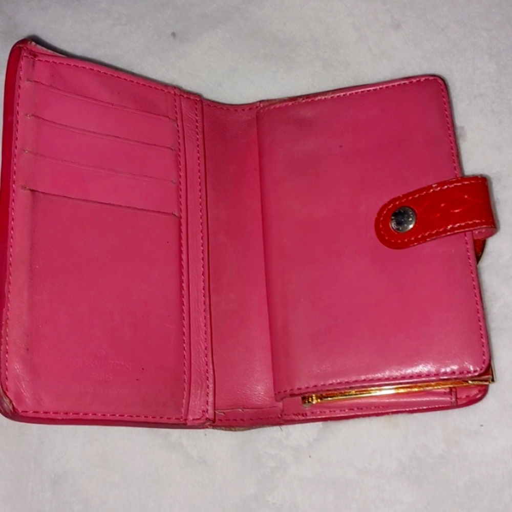 Louis Vuitton Red Wallet with Glossy Finish and Embossed Design - Picture 3 of 7
